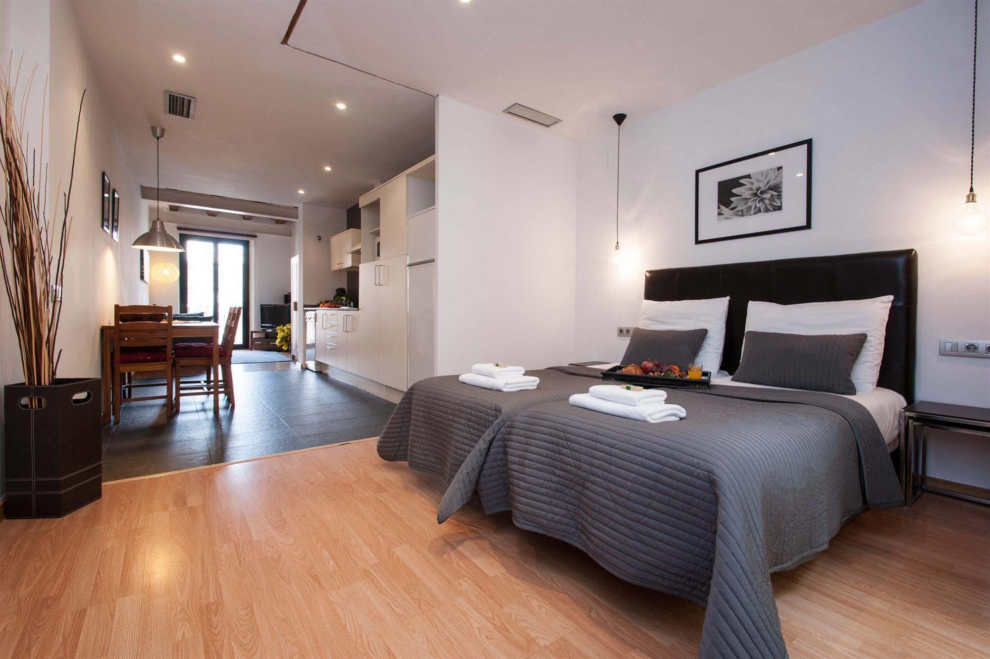 Short Stay Group Liceu Serviced Apartments Barcelona Exterior foto