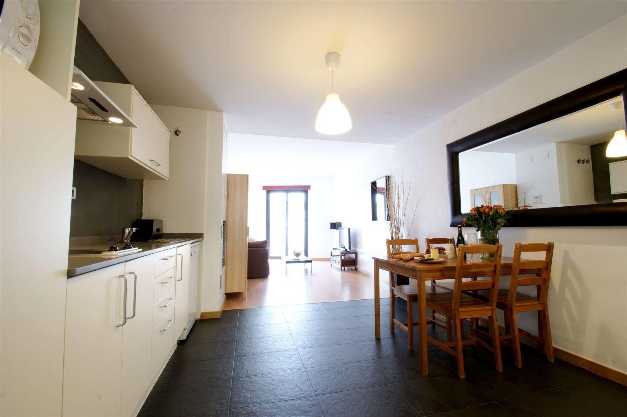 Short Stay Group Liceu Serviced Apartments Barcelona Exterior foto